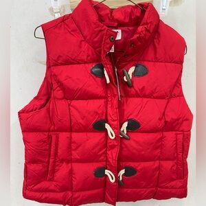 Arizona jeans company Red Puffer Vest w/Toggle Closures women size XL-nwt